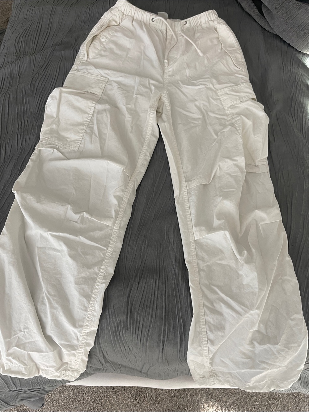 Aritzia (TNA) White Wide-Leg Cargo pants with Drawstring Waist